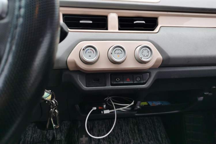 Used Chery QQ Ice Cream 2022 170km Sundae Phosphate Lithium-Ion Audio And AC Panel