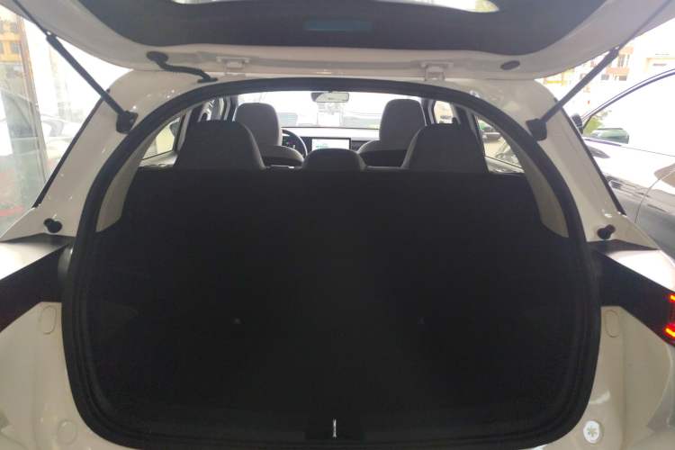 Used Geometry E Firefly 2024 301km Flowing Light Trunk