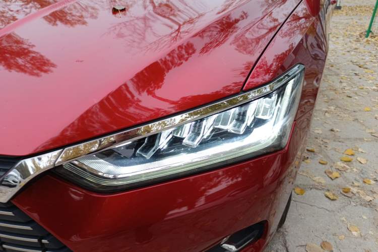 Used BYD Qin Pro New Energy 2019 EV Super Edition High-Power Long-Range Smart-Connected Cutting-Edge Model Left Front Headlight
