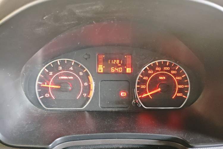 Used Wuling Hongguang V 2022 1.5L Jingqu Edition Enclosed-Window Vehicle with Electric Power Steering LAR Instrument Cluster