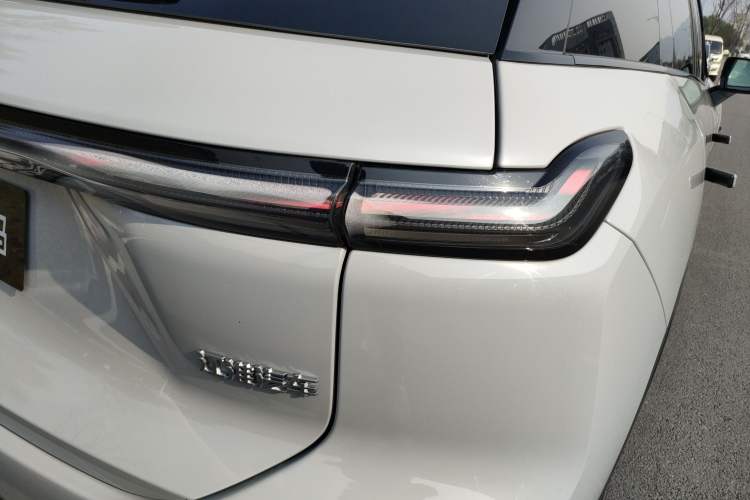 Used Nio ES7 2022 100 kWh Right Rear Taillight