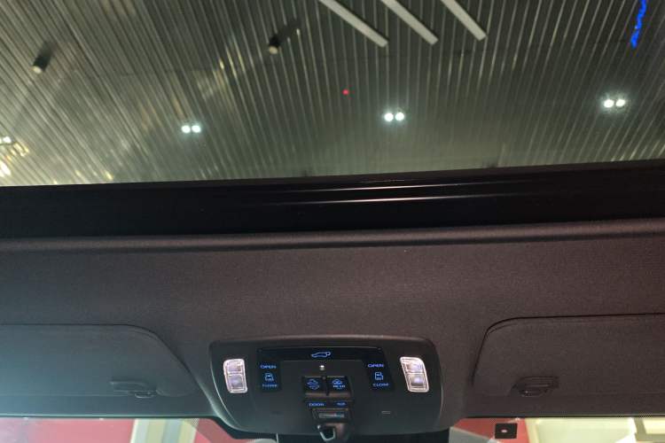 Used Toyota Sienna 2021 2.5L Hybrid Platinum Edition
