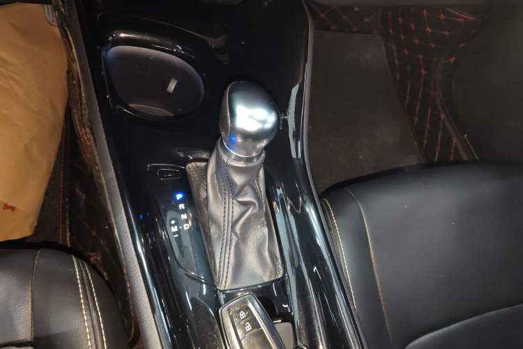 Used Toyota C-HR 2018 2.0L Leading with Sunroof China VI Standard
