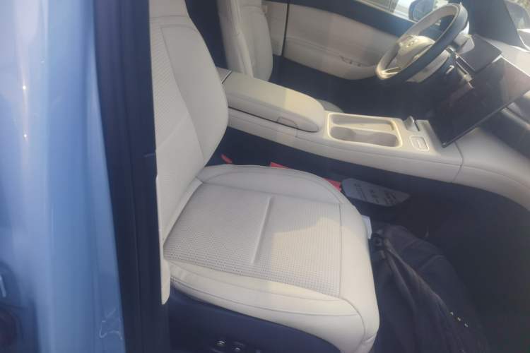 Used Nio ES6 2023 75 kWh Right Front Seat