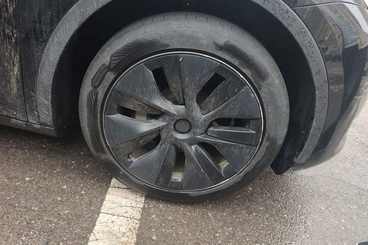 Used Tesla Model Y 2023 Rear-Wheel-Drive Version Right Front Wheel Hub