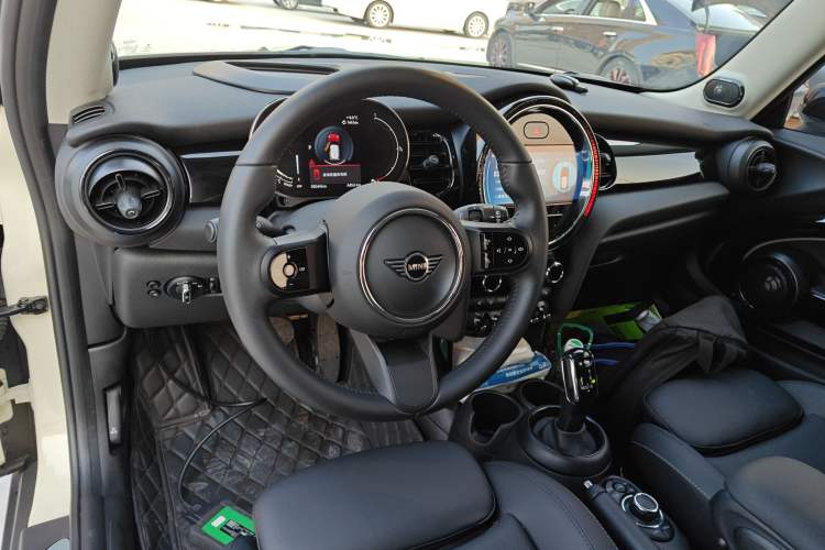 Used MINI MINI 2023 1.5T COOPER Artist
