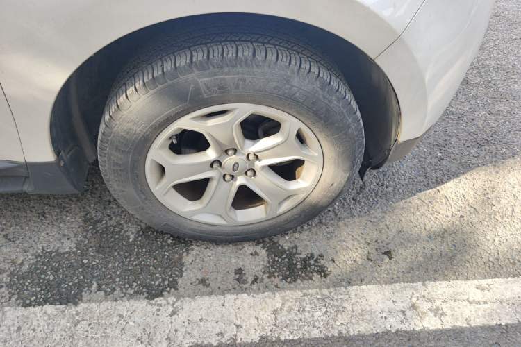 Used Ford Edge 2012 2.0T Elite Sunroof Edition Right Front Wheel Hub