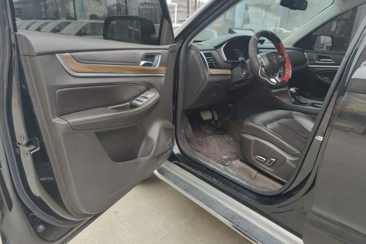 Used Roewe RX8 2018 30T Smart Connectivity Two-Wheel Drive Flagship Edition
