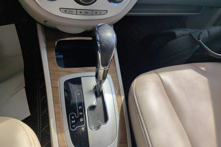 Used Buick Excelle 2015 1.5L Automatic Classic Model
