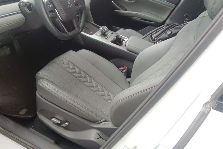 Used BYD Song L DM-i 2025 Intelligent Driving Version 160 km Beyond-Range Type
