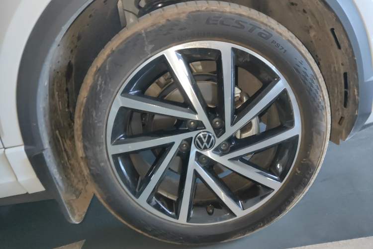 Used Volkswagen T-ROC 2023 300TSI DSG Two-Wheel Drive Starlight Edition Right Front Wheel Hub