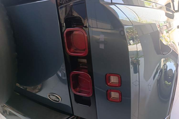 Used Land Rover Defender 2022 90 2.0T P300 X-DYNAMIC HSE Exterior 3