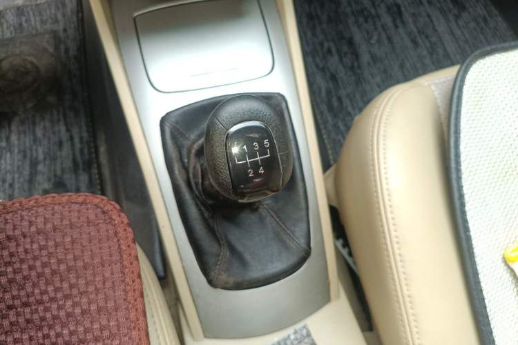 Used Buick Excelle 2011 1.6 LX-MT Gear Lever