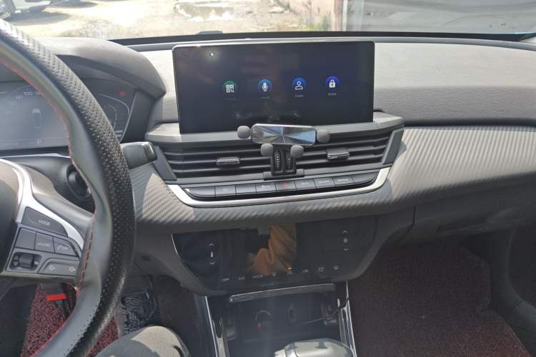 Used Dongfeng Aeolus Yixuan 2020 230T Automatic Dazzle Track Edition Audio And AC Panel