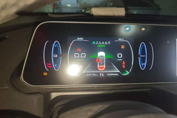 Used ORA Good Cat 2022 Morandi Edition 400km Standard Range Luxury Version Lithium-Ion Battery