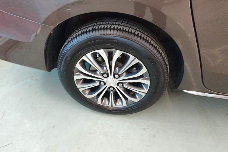 Used Buick GL8 2023 Facelifted Land Cruiser Executive Luxury Version