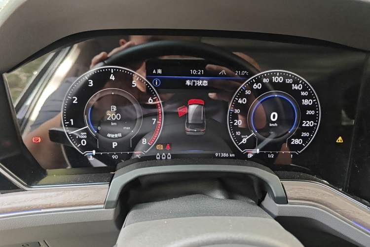 Used Volkswagen Touareg 2021 3.0 TSI Luxury Edition Black Diamond Sport Package Instrument Cluster