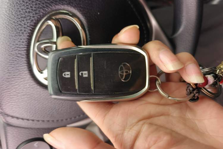 Used Toyota RAV4 2016 2.0L CVT Two-Wheel Drive Fashion Edition China V Standard