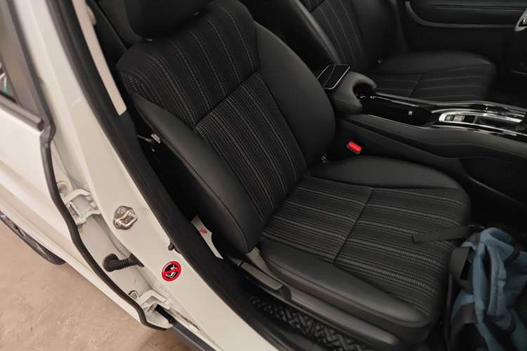 Used Honda Vezel 2017 1.8L CVT Front-Wheel Drive Pioneer Edition Right Front Seat