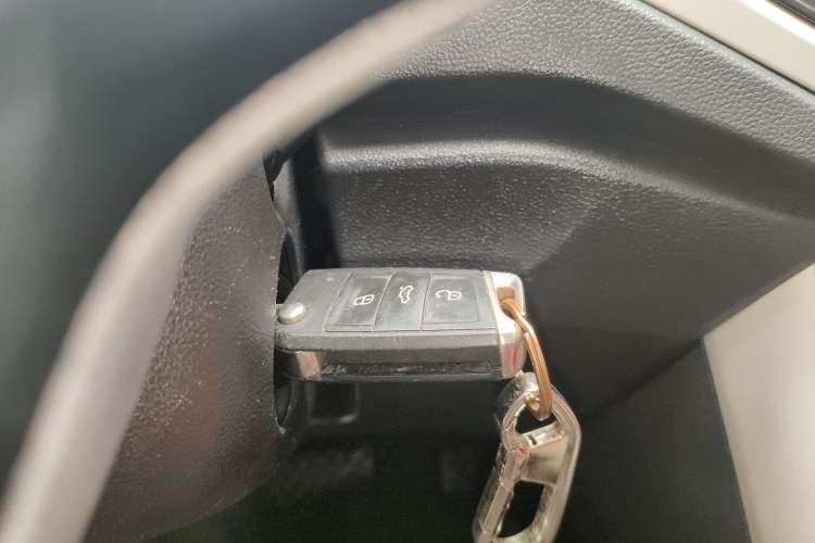 Used Volkswagen T-ROC 2019 230TSI DSG Two-Wheel Drive Fashion Edition China VI Standard Interior 1