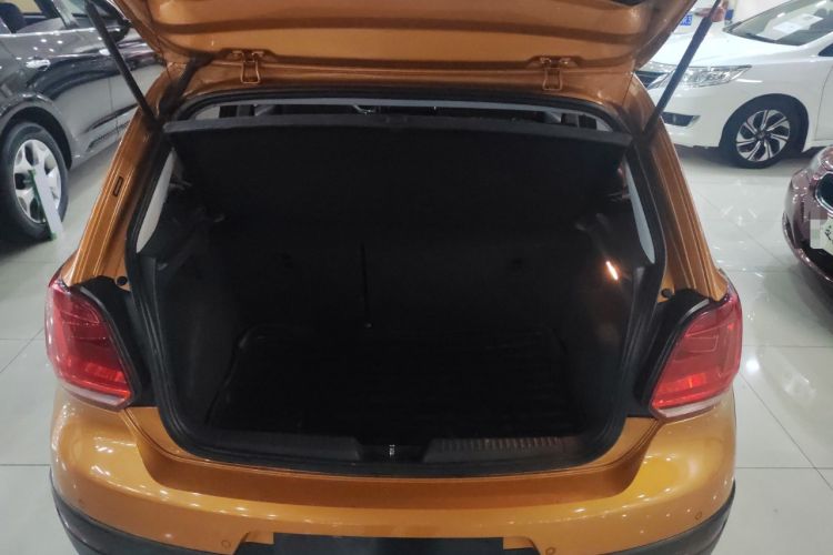 Used Volkswagen Polo 2016 1.6L Cross Polo Automatic Trunk