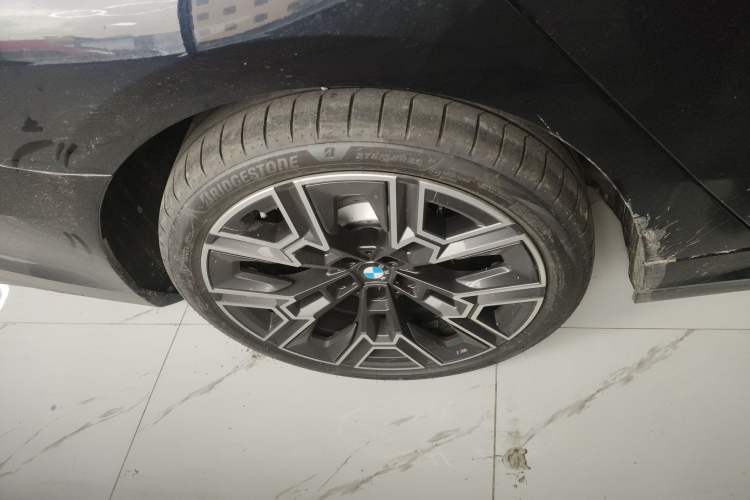 Used BMW 5 Series 2026 Facelift Model 530Li Luxury Edition M Sport Package Exterior 3