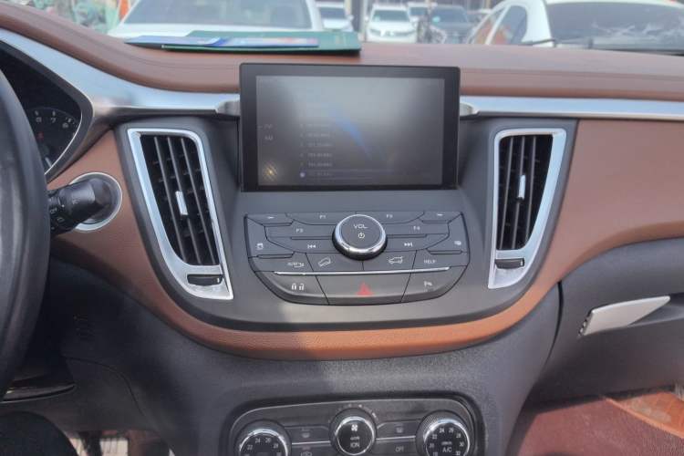 Used Soueast DX7 2015 1.5T Automatic Prestige Model