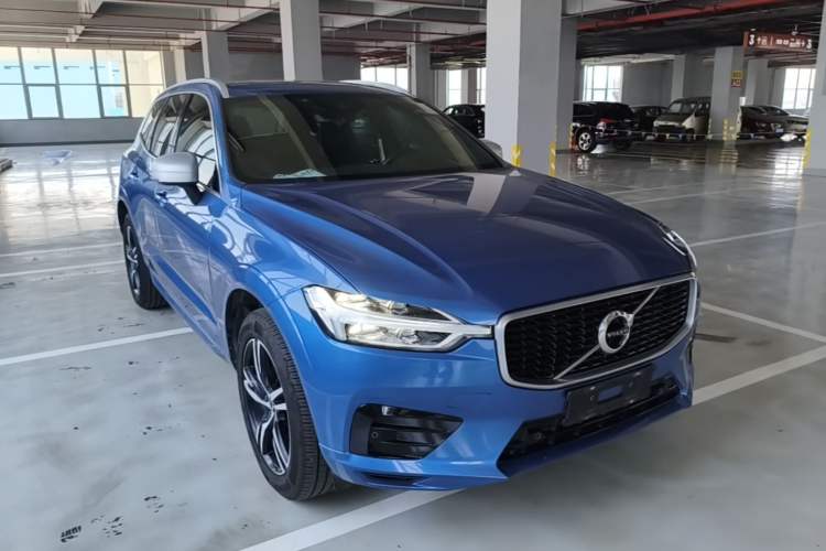 Used Volvo XC60 2019 T5 4x4 Smart & Dynamic Sport Edition China VI Standard Front Right 45 Deg