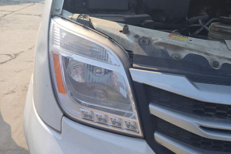 Used SAIC MAXUS Xintu V80 2021 2.0T PLUS Manual Aoyuntong Short Wheelbase Mid-Roof 5/6-Seater
