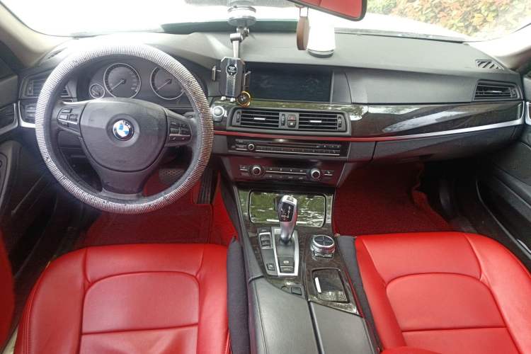 Used BMW 5 Series 2013 525Li Luxury Model Center Console