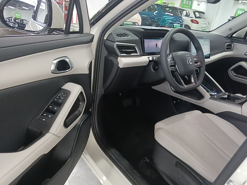 BYD Yuan UP 2025 Model 301KM Leading Version — снимка 18