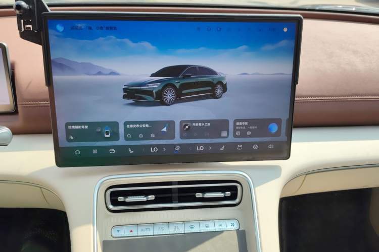 Used Chery Fulwin A9L 2025 Model, Four-Wheel Drive High-Energy Peak Edition Audio And AC Panel