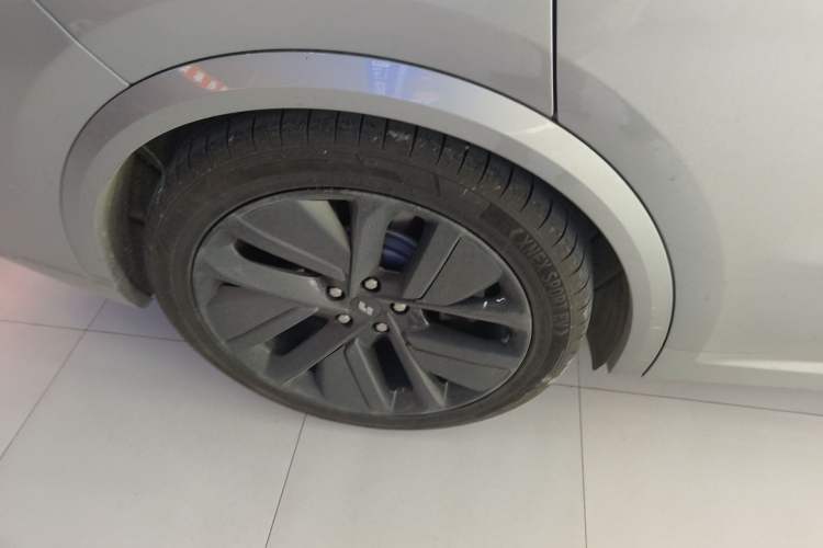 Used Li Auto L9 2022 Max model Right Rear Wheel Hub