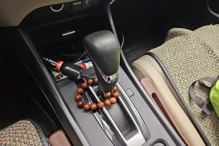 Used Honda Jade 2013 1.8L automatic Comfort version 5 seats Gear Lever