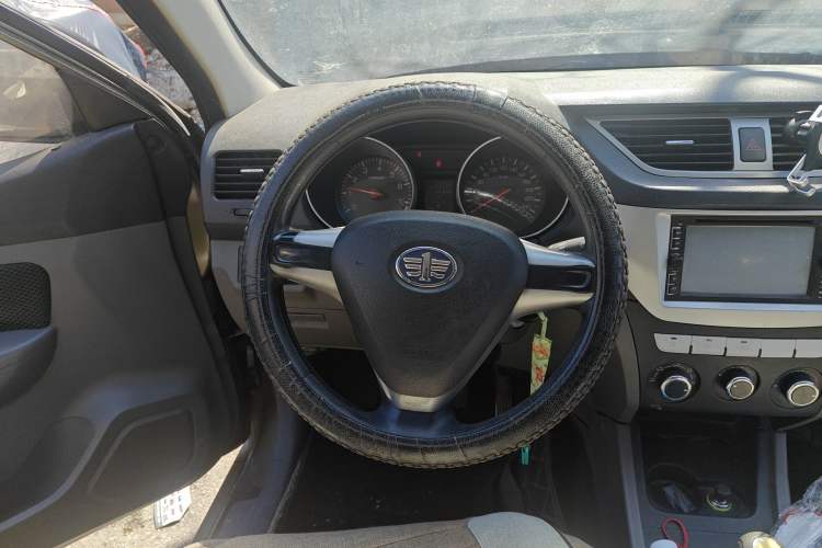 Used FAW Senya S80 2013 1.5L Manual 5-Seat Urban Fashion Edition
