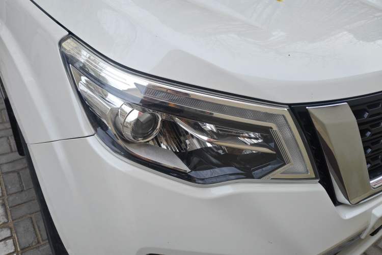 Used Nissan Terra 2018 2.5L Automatic 4x4 Flagship Edition Right Front Headlight