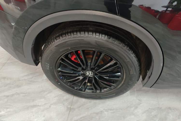 Used Venucia V 2022 260T Black Horse Edition · Idol Right Rear Wheel Hub