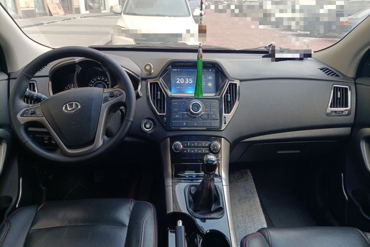 Used Huatai Santa Fe 2016 1.5T Gasoline Manual Two-Wheel Drive Smart Enjoyment i3 Model
