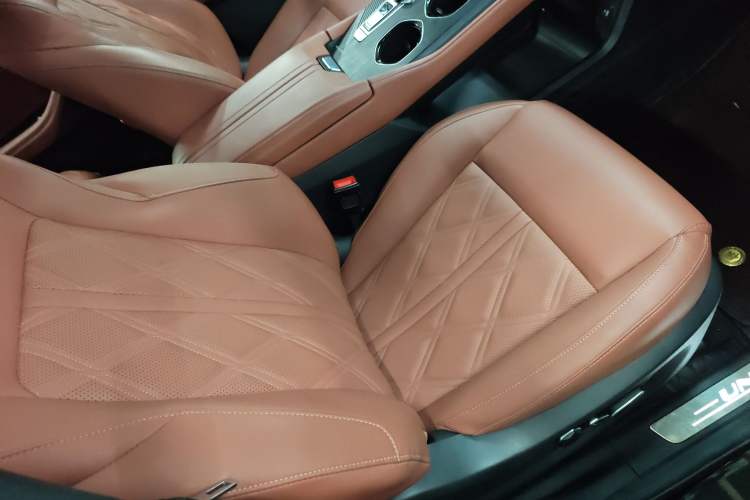 Used CHANGAN UNI-K 2023 2.0T Two-Wheel Drive Yue Ling Trim