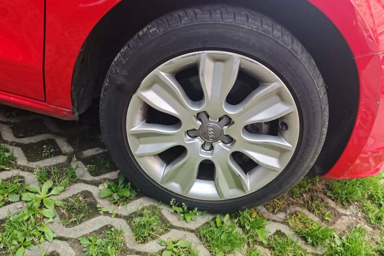 Used Audi A1 2014 30 TFSI Fashion Model Right Front Wheel Hub