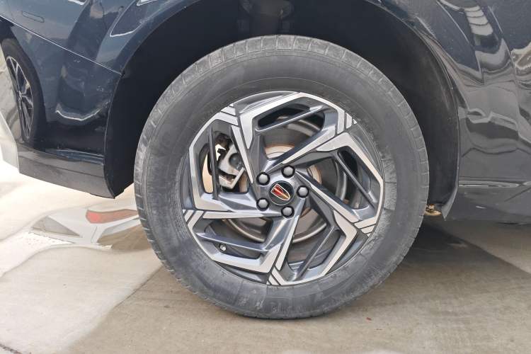 Used Hongqi HS3 2023 1.5T Two-Wheel Drive Shanwei Edition Right Rear Wheel Hub