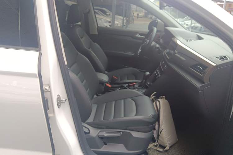 Used Volkswagen Tharu 2020 280TSI Two-Wheel Drive Luxury Plus Version China VI Standard Right Front Seat