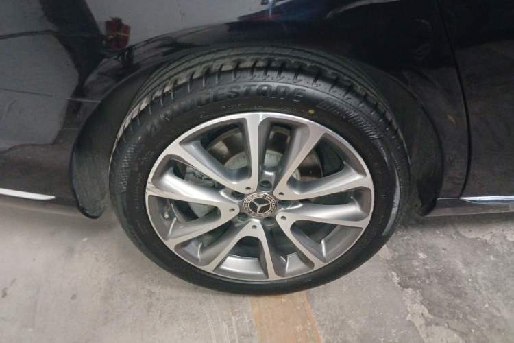 Used Mercedes-Benz E-Class 2018 Facelift E 300 L Luxury Edition
