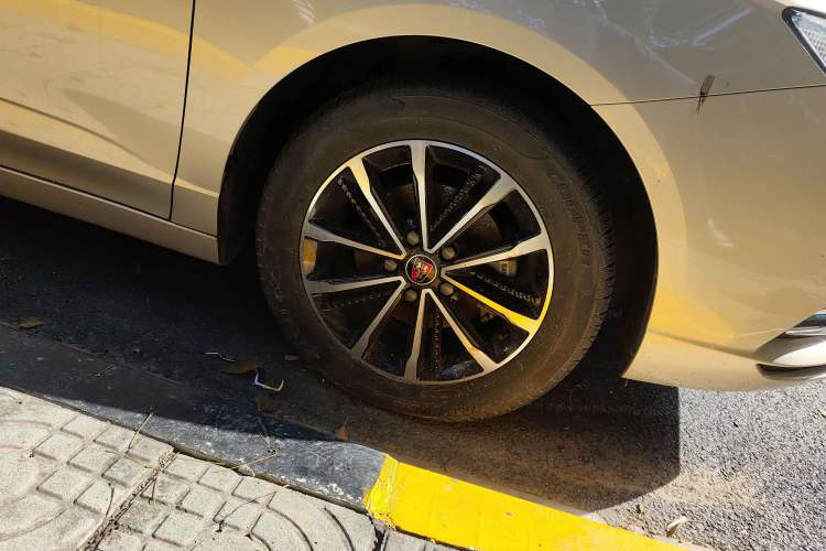 Used Roewe i5 2020 1.5L Automatic 4G Connect Luxury Flagship Edition
