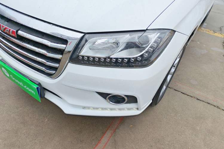 Used Haval H2 2018 Red-Label 1.5T Dual-Clutch Two-Wheel-Drive Elite Model Left Front Headlight