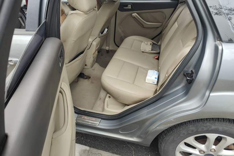 Used Ford Focus 2011 Sedan 1.8L Automatic Fashion Edition
