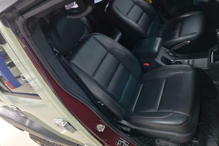 Used BAIC Off-Road BJ40 2016 40L 2.3T Automatic Two-Wheel Drive Prestige Edition
