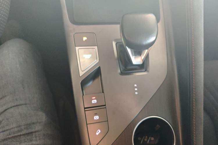 Used Roewe D5X DMH 2024 135 Tech Edition