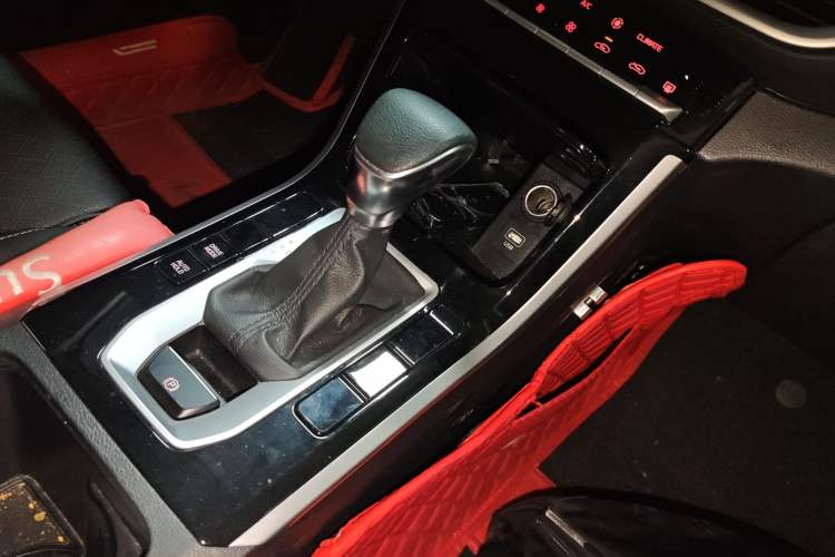 Used Kia K3 2021 Revised 1.5L CVT Fashion Edition Gear Lever