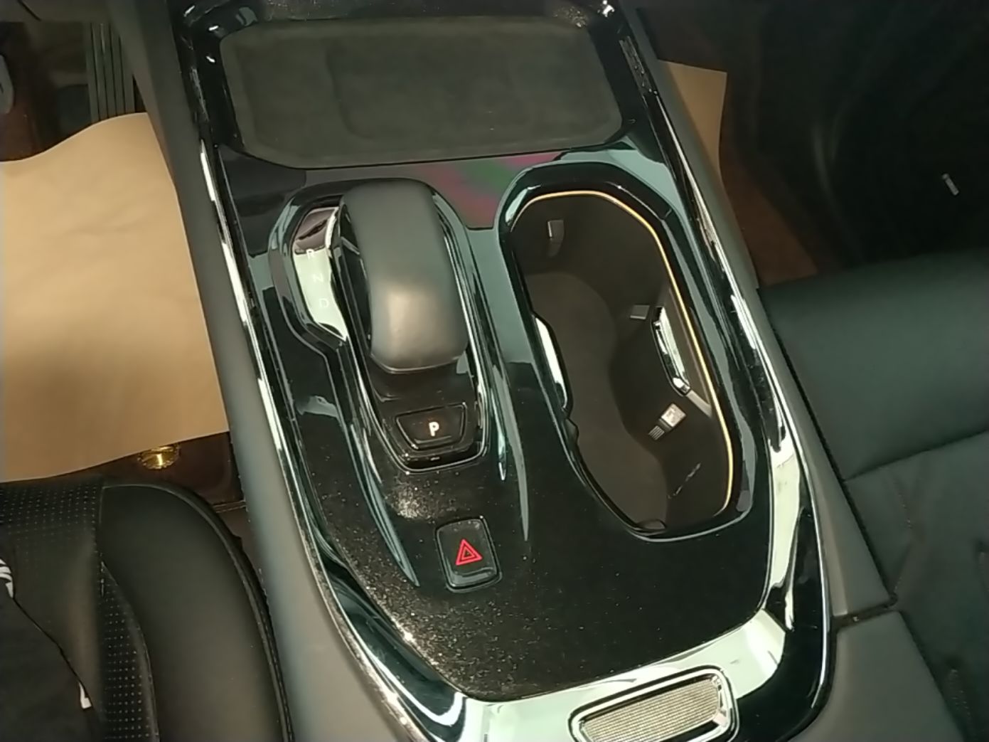 Zeekr 009 2024 Six-Seat Executive Version 4WD 108 kWh — снимка 16